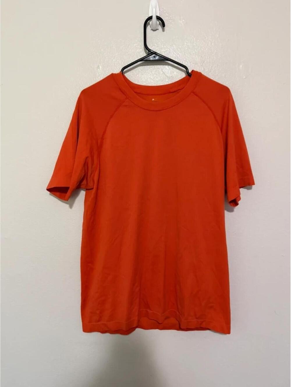 Fabletics men’s seamless t shirt size large  Orange color